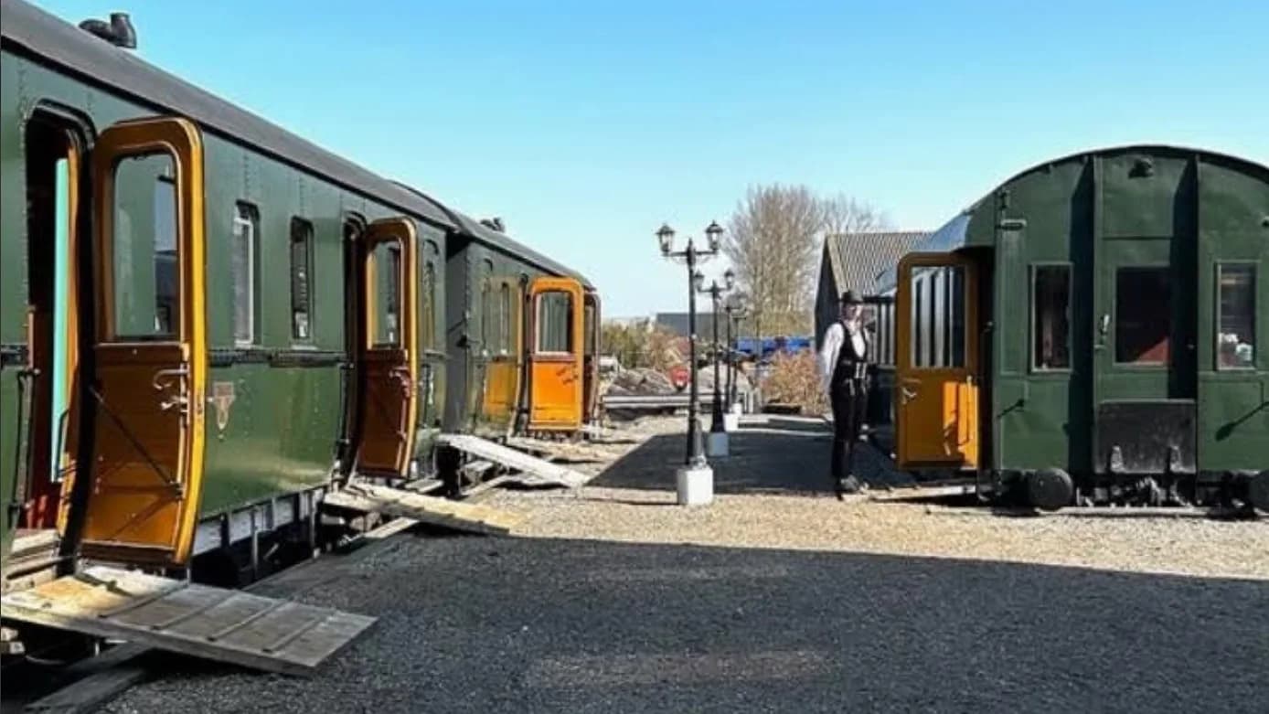 Unieke Slaaptrein in Oriënt-Express stijl in Marrum